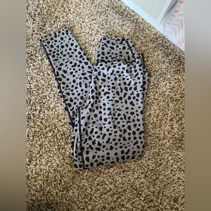 Vitality leggings: The Ascend Pant - Snow Leopard Midnight